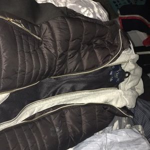 I am selling a black vest from kohl’s.